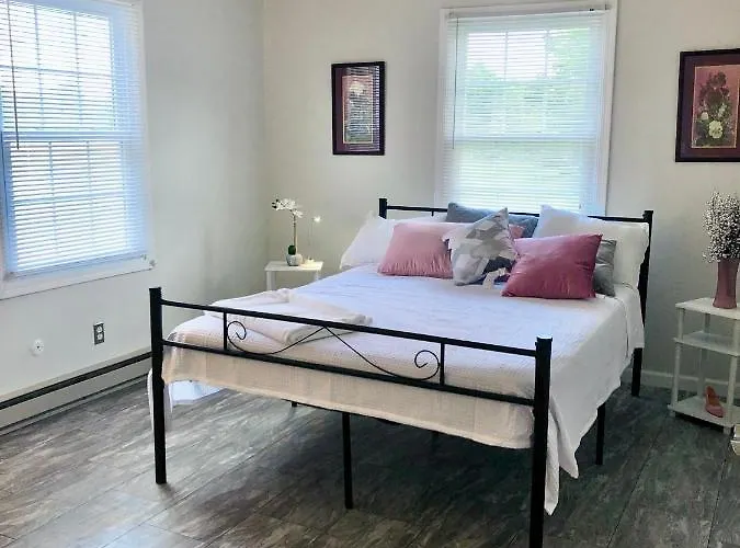 Trestle Creek Farm- Farmhouse Suite