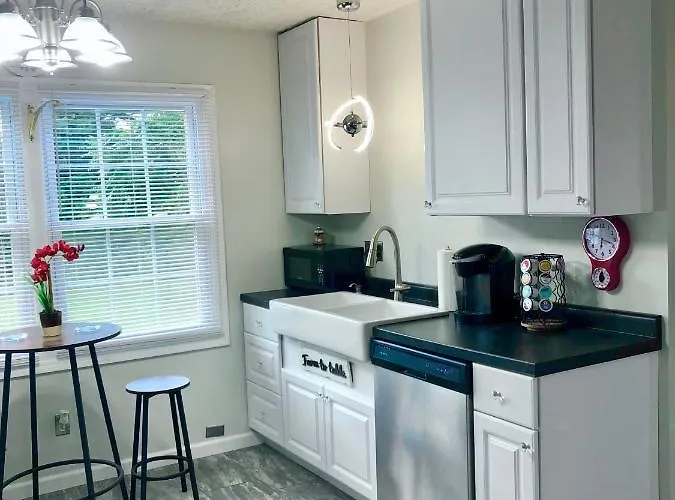 Trestle Creek Farm- Farmhouse Suite